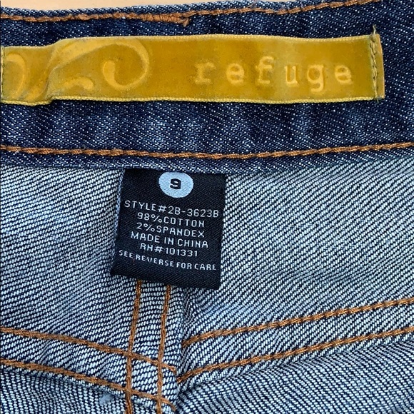 Refuge Distressed Denim Capris - Picture 6 of 6